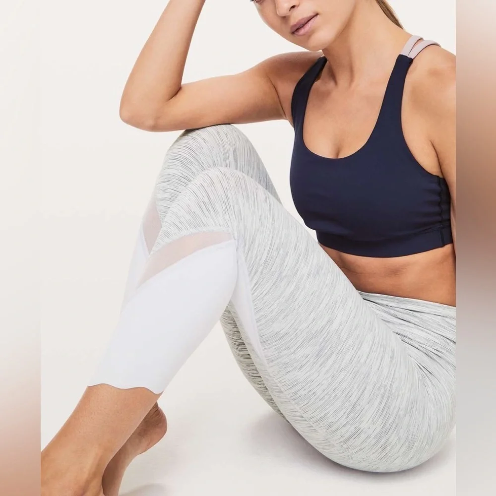double logo Lululemon Wunder Under Crop II Scallop Luxtreme size 8